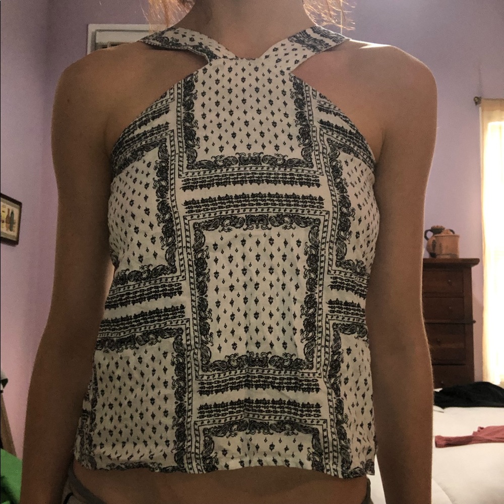 B&W pattern blouse! High neck